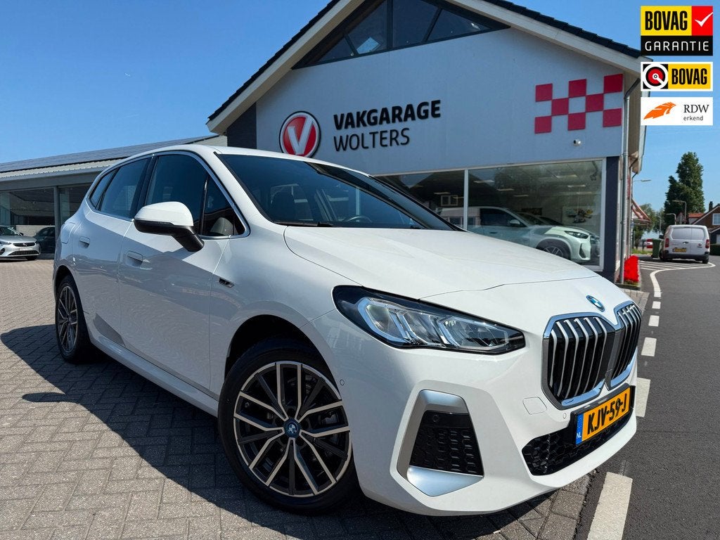BMW 2-serie Active Tourer 225e xDrive M Sportpakket Aut. RIJ, Auto's, BMW, Automaat, 12 maanden, Gebruikt, Alcantara