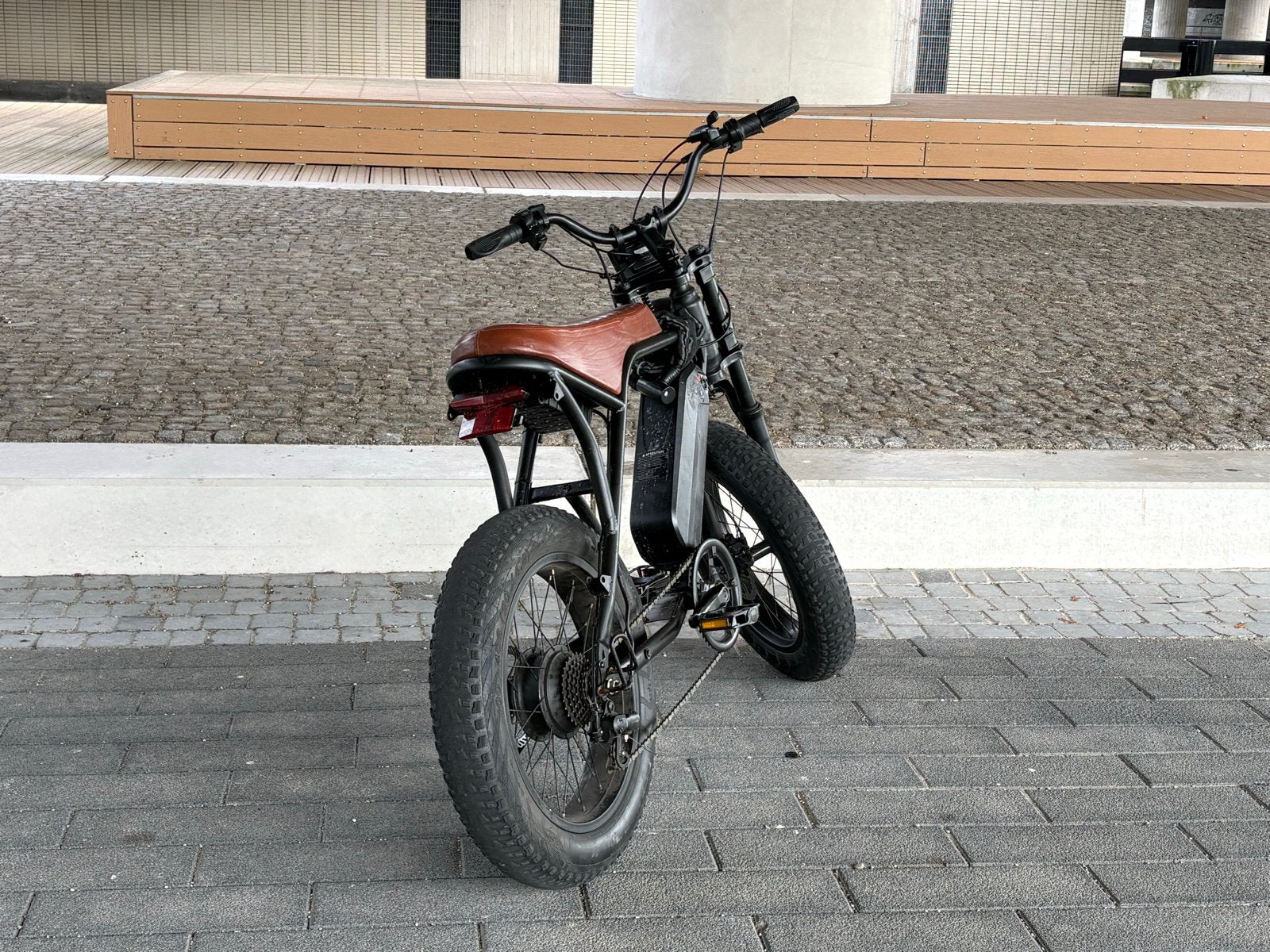 Stoere Fatbike E-bike met brede banden en comfortabel zadel, Gebruikt, Minder dan 47 cm, 30 tot 50 km per accu, Ophalen