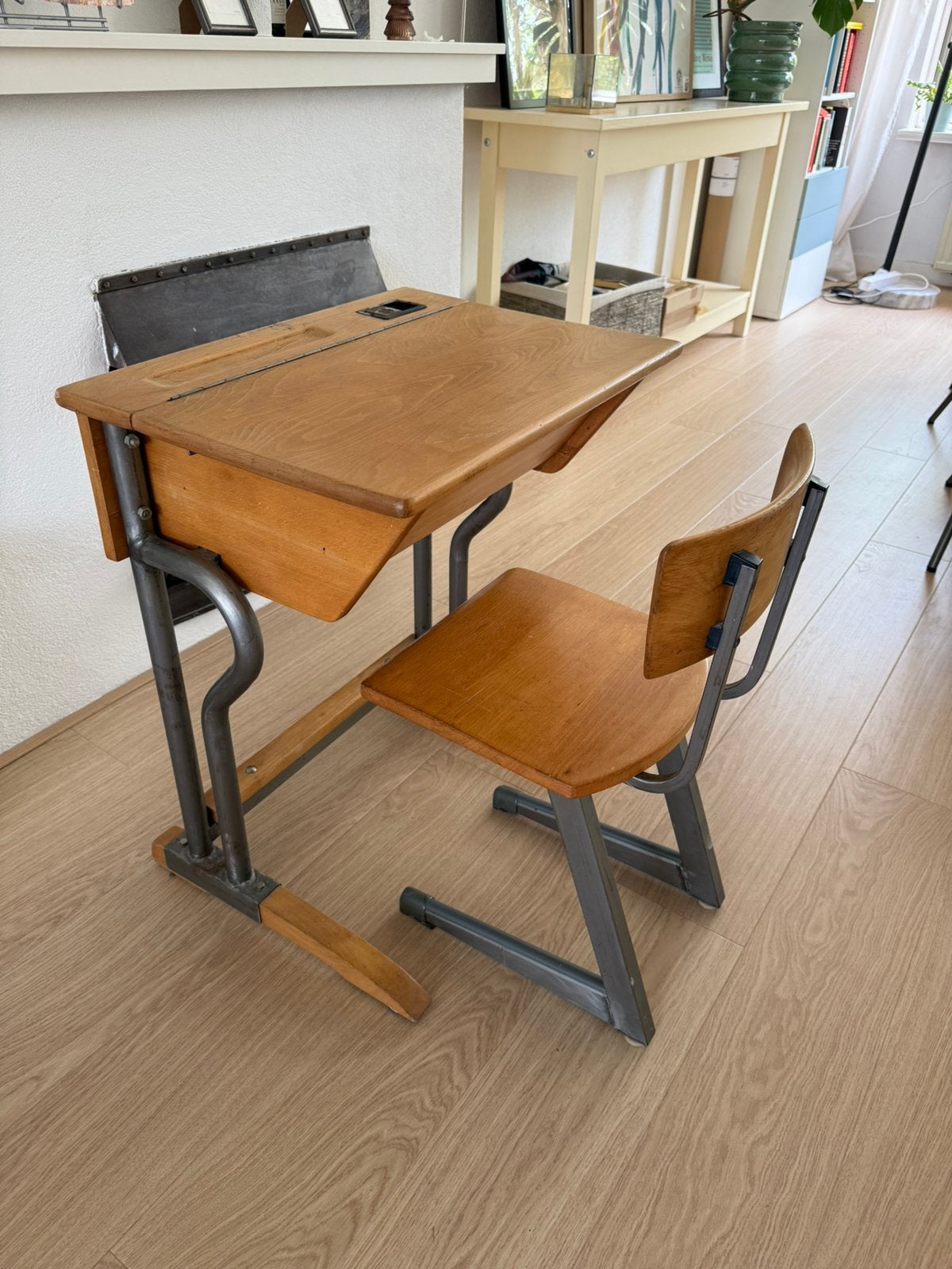 Vintage kinderschoolset / bureau - chrome buizen onderstel, Ophalen, Met lades, Gebruikt, 60 cm