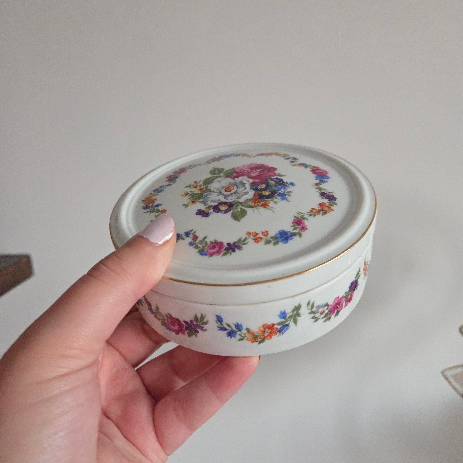Vintage porseleinen doosje met bloemen, Ophalen of Verzenden