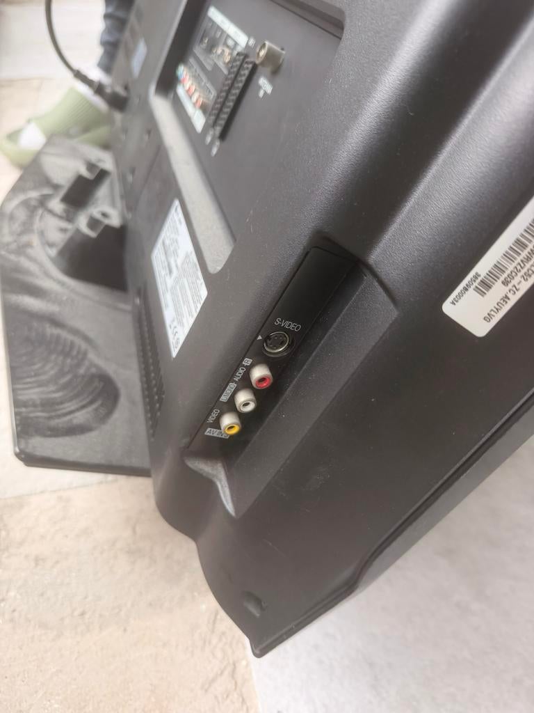 LG 32LD550 LCD TV - Geen afstandsbediening, Ophalen, Zo goed als nieuw, Minder dan 500 watt