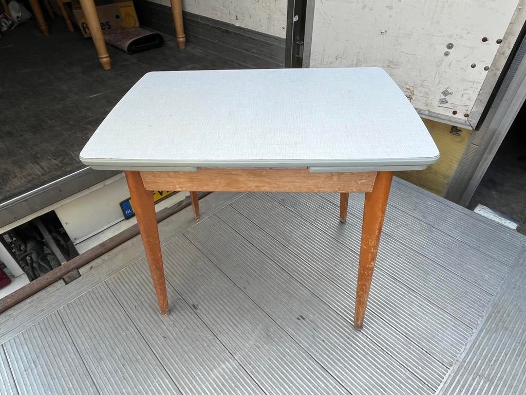 Leuke vintage uitschuifbare keukentafel. Ziet er netjes uit, Huis en Inrichting, Tafels | Eettafels, Ophalen of Verzenden, Gebruikt