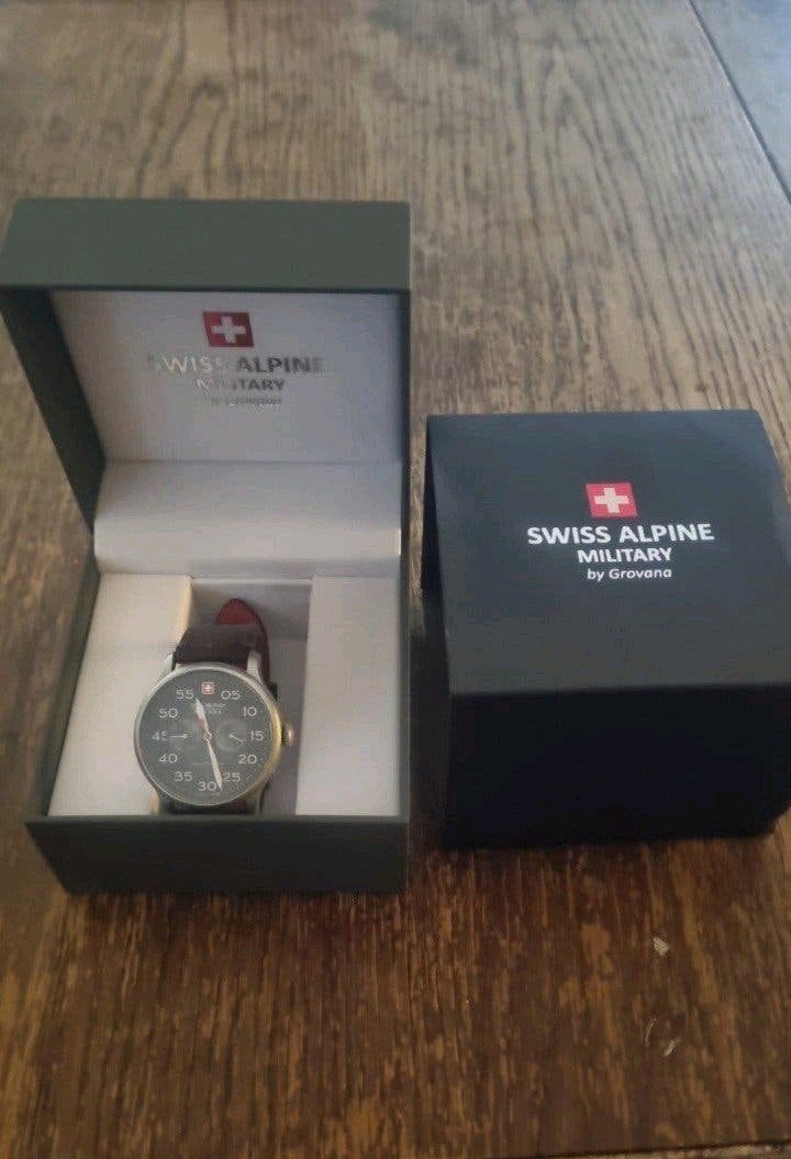 Swiss Alpine Military Horloge - Zo goed als nieuw, Sieraden, Tassen en Uiterlijk, Overige merken, Leer, Staal, Polshorloge