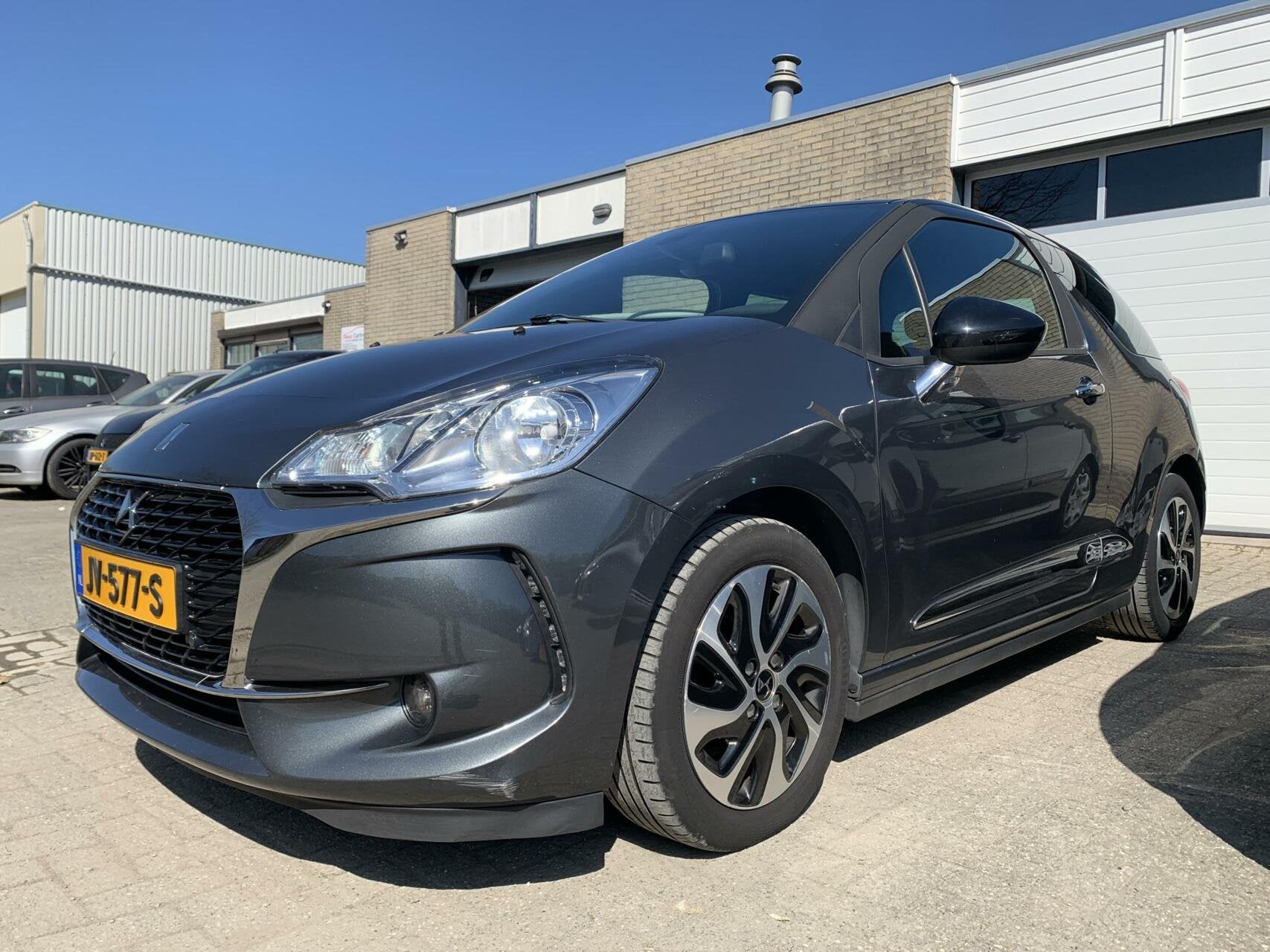 Ds 3 1.2 PureTech Business NWE APK Navi Airco LED Cruise con, Auto's, Voorwielaandrijving, Gebruikt, 82 pk, Leder en Stof