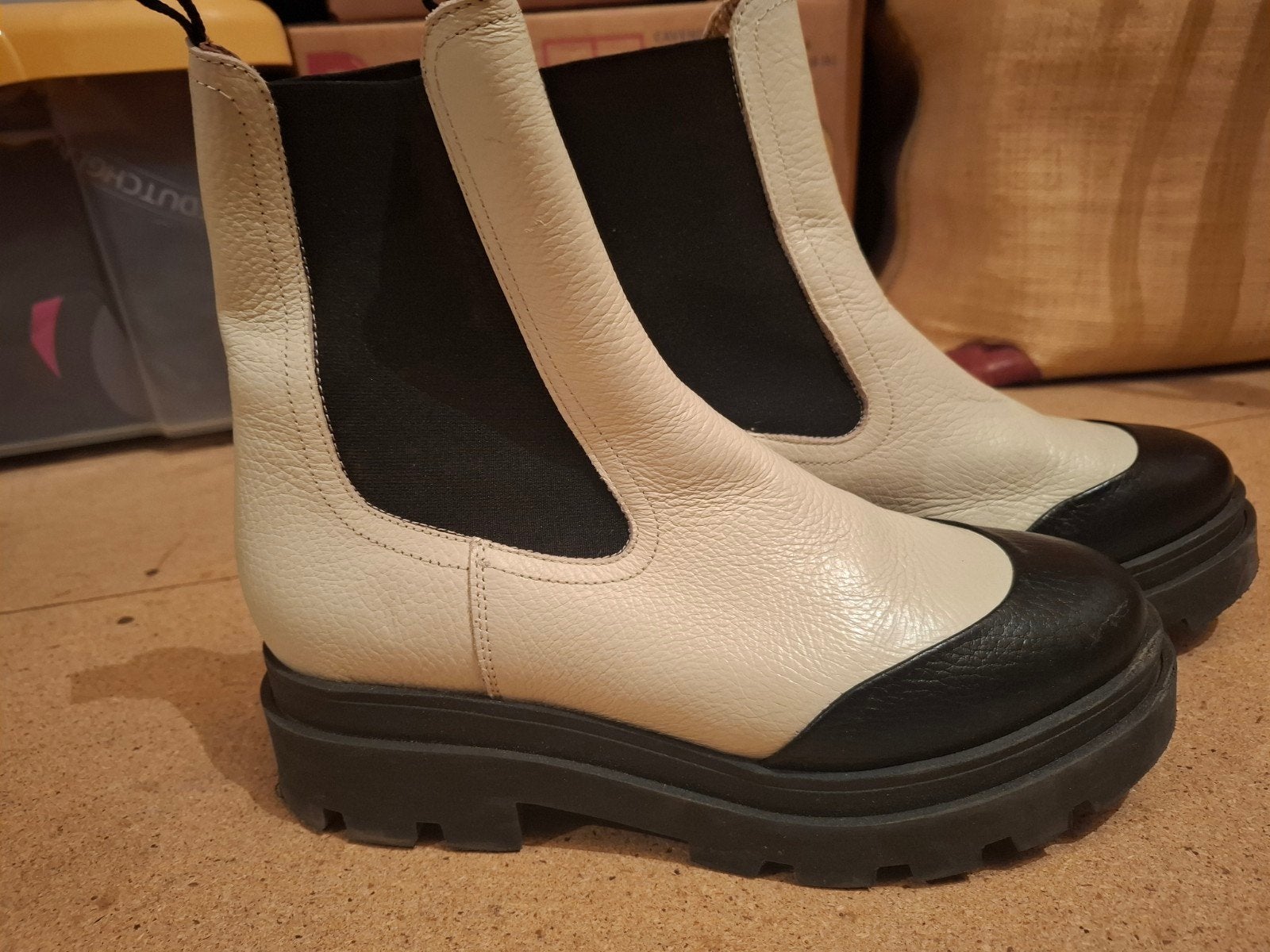 DWARS Chelsea boots maat 40 - Zwart/Wit, DWARS, Ophalen of Verzenden, Zwart, Lage of Enkellaarzen