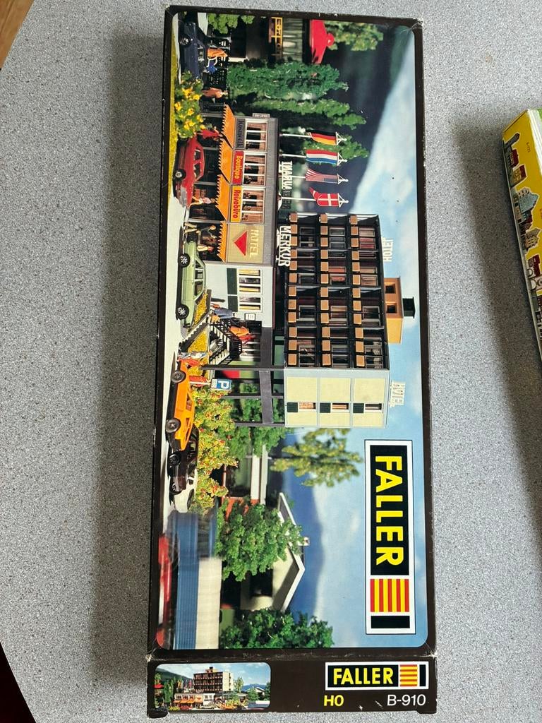 Nieuw in doos; HO hotel Merkur faller, Overige merken, Gelijkstroom of Wisselstroom, Brug, Tunnel of Gebouw, Ophalen of Verzenden