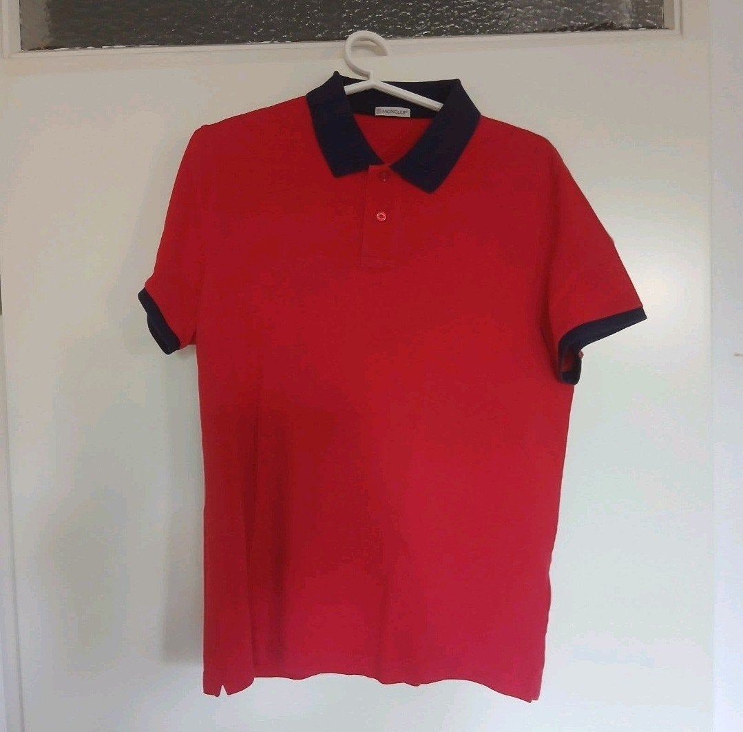 Rode moncler poloshirt polo shirt m / M  / 48 / 50, Kleding | Heren, Moncler, Maat 48/50 (M), Ophalen of Verzenden, Zo goed als nieuw