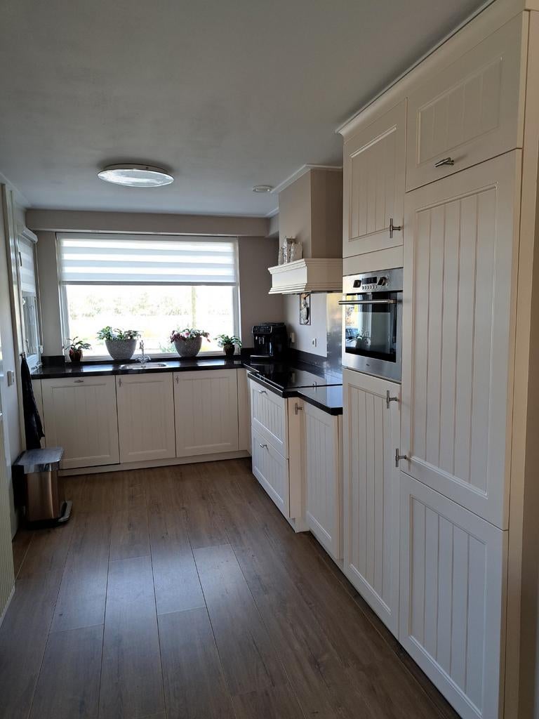 Wie o wie wil deze mooie keuken slechts 8 jaar oud!, Huis en Inrichting, Keuken | Complete keukens, Ophalen of Verzenden, Zo goed als nieuw
