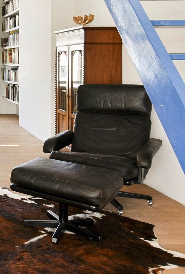 Design zwart leren stoel met voetenbank (Leolux), Ophalen, Gebruikt, Zwart, Leer