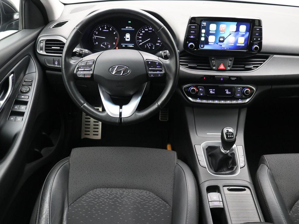 Hyundai i30 1.0 T-GDI 120PK Premium Fastback / Navigatie / A, Auto's, Voorwielaandrijving, Gebruikt, Blauw, Leder en Stof