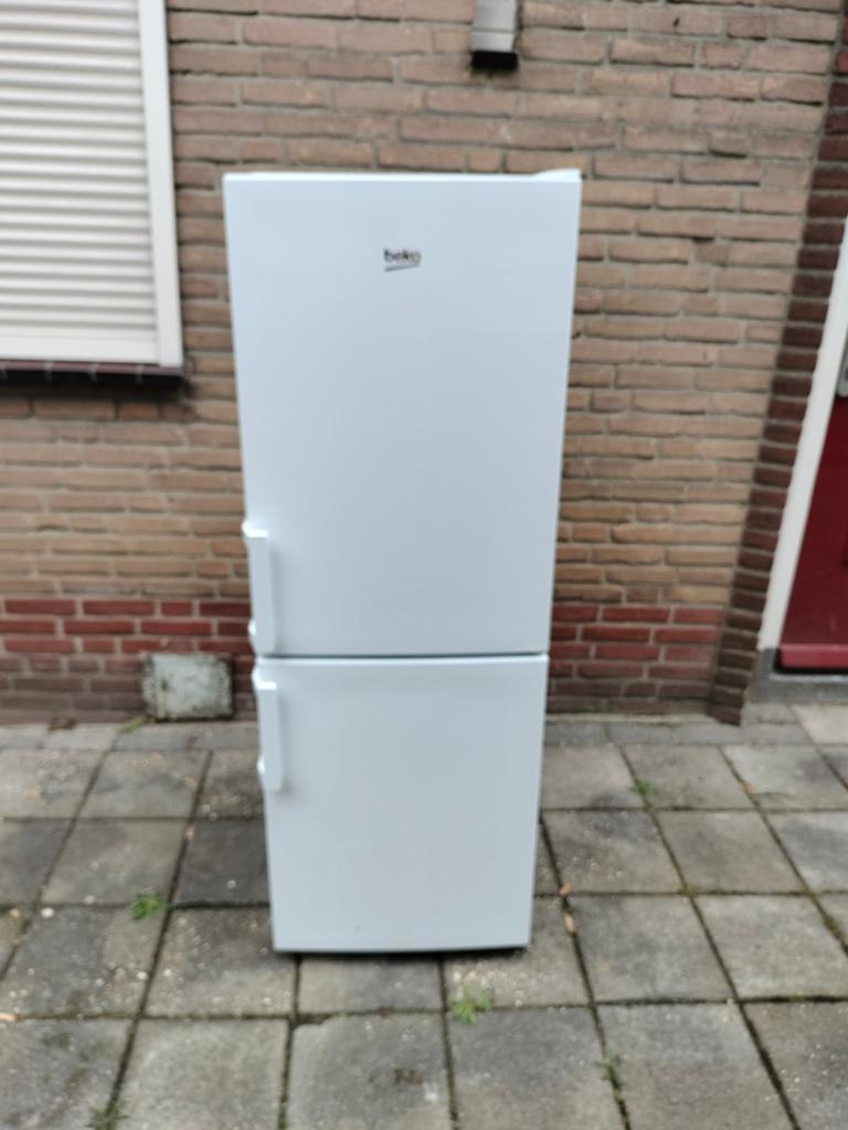 Beko Koel-vriescombinatie - Wit, Witgoed en Apparatuur, Ophalen, 150 tot 200 liter, 60 cm of meer, Met aparte vriezer