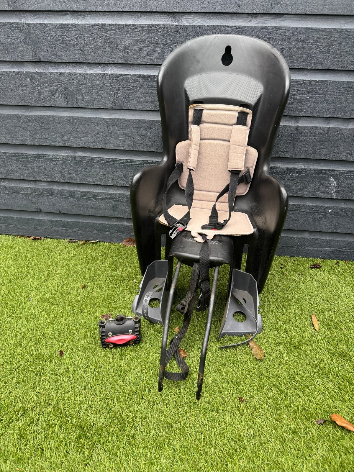 Stevig Achterzitje voor Fiets - Zwart met Gordel, Ophalen, Achterzitje, 9 t/m 18 kg, Gebruikt