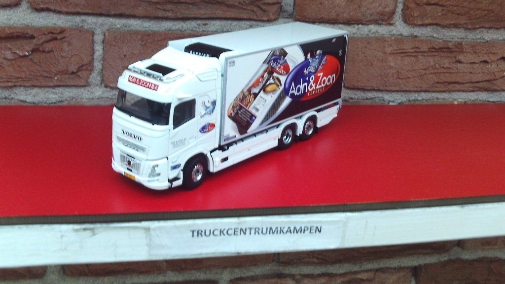 WSI  Volvo  FH  Aero   van  Adri  &  Zoon., Ophalen of Verzenden, Nieuw, Bus of Vrachtwagen, Wsi