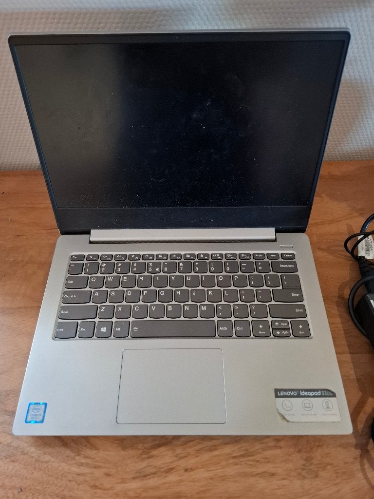 Lenovo IdeaPad 330S-14IKB (81F400KSMH), Gebruikt, 2 tot 3 Ghz, Qwerty, 8 GB