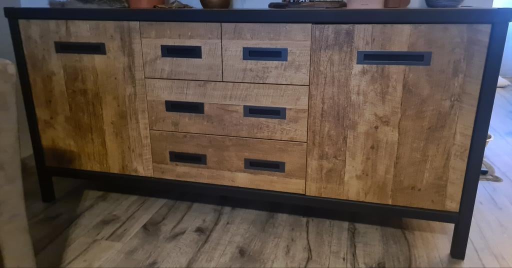Dressoir zo goed als nieuw – kast, Huis en Inrichting, Kasten | Dressoirs, Ophalen, 150 tot 200 cm, Zo goed als nieuw, 25 tot 50 cm