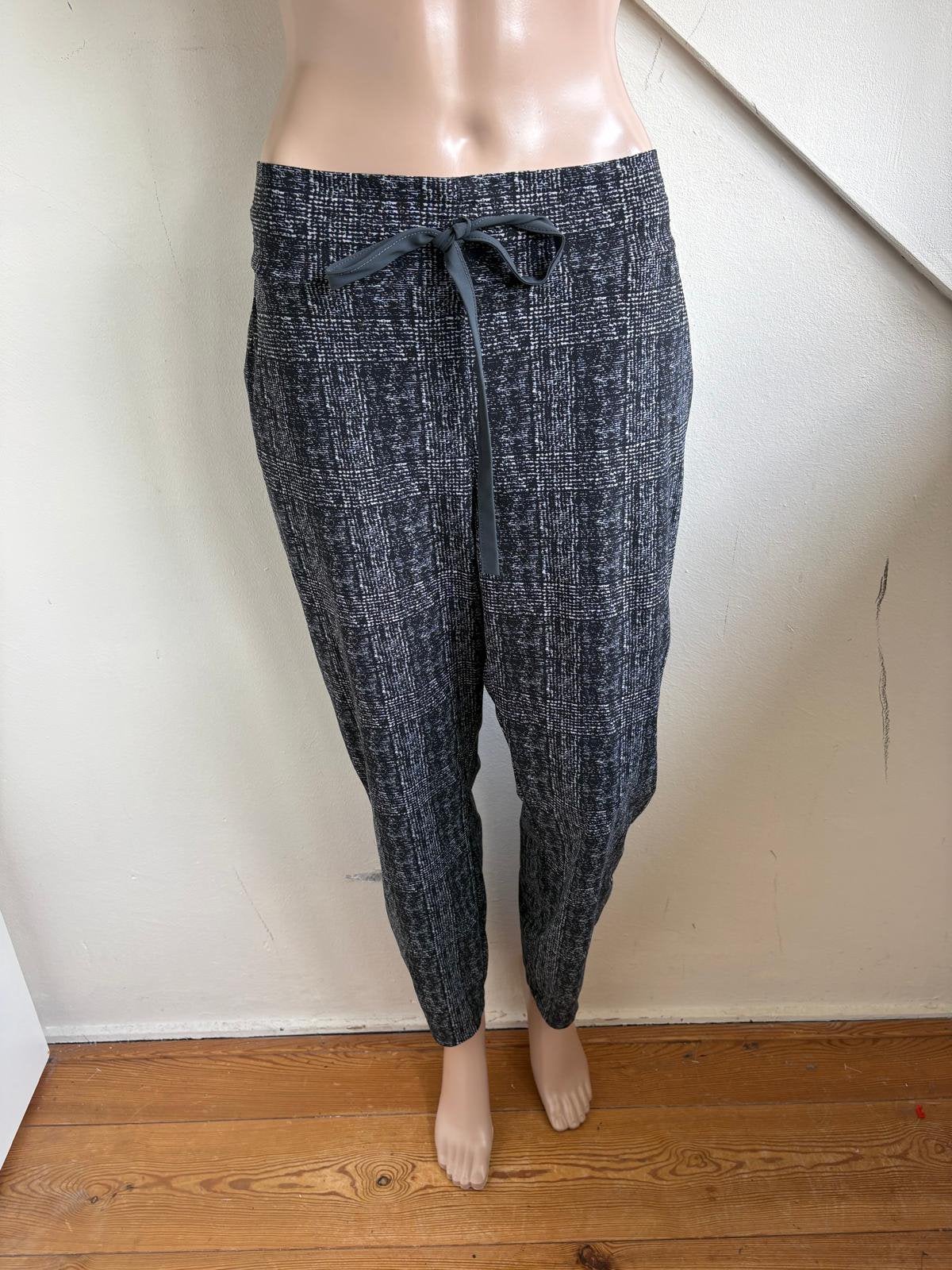 Studio Anneloes travelstof broek maat XL 42 zwart wit jogger, Zwart, Maat 42/44 (L), Ophalen of Verzenden, Zo goed als nieuw