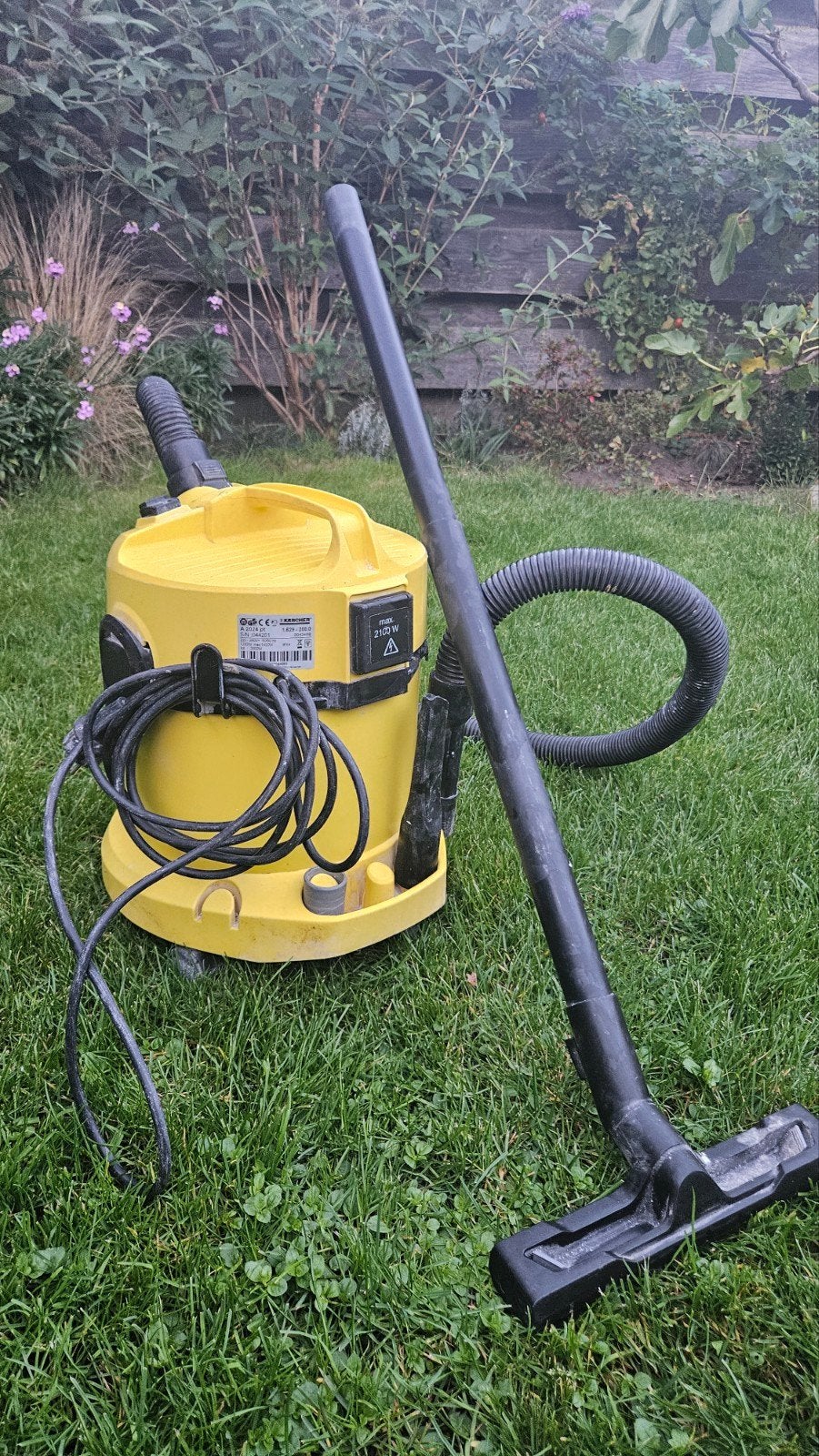Kärcher Bouwstofzuiger en waterzuiger (2100W), Witgoed en Apparatuur, Inclusief accessoires, Gebruikt, Kärcher, Industriële stofzuiger