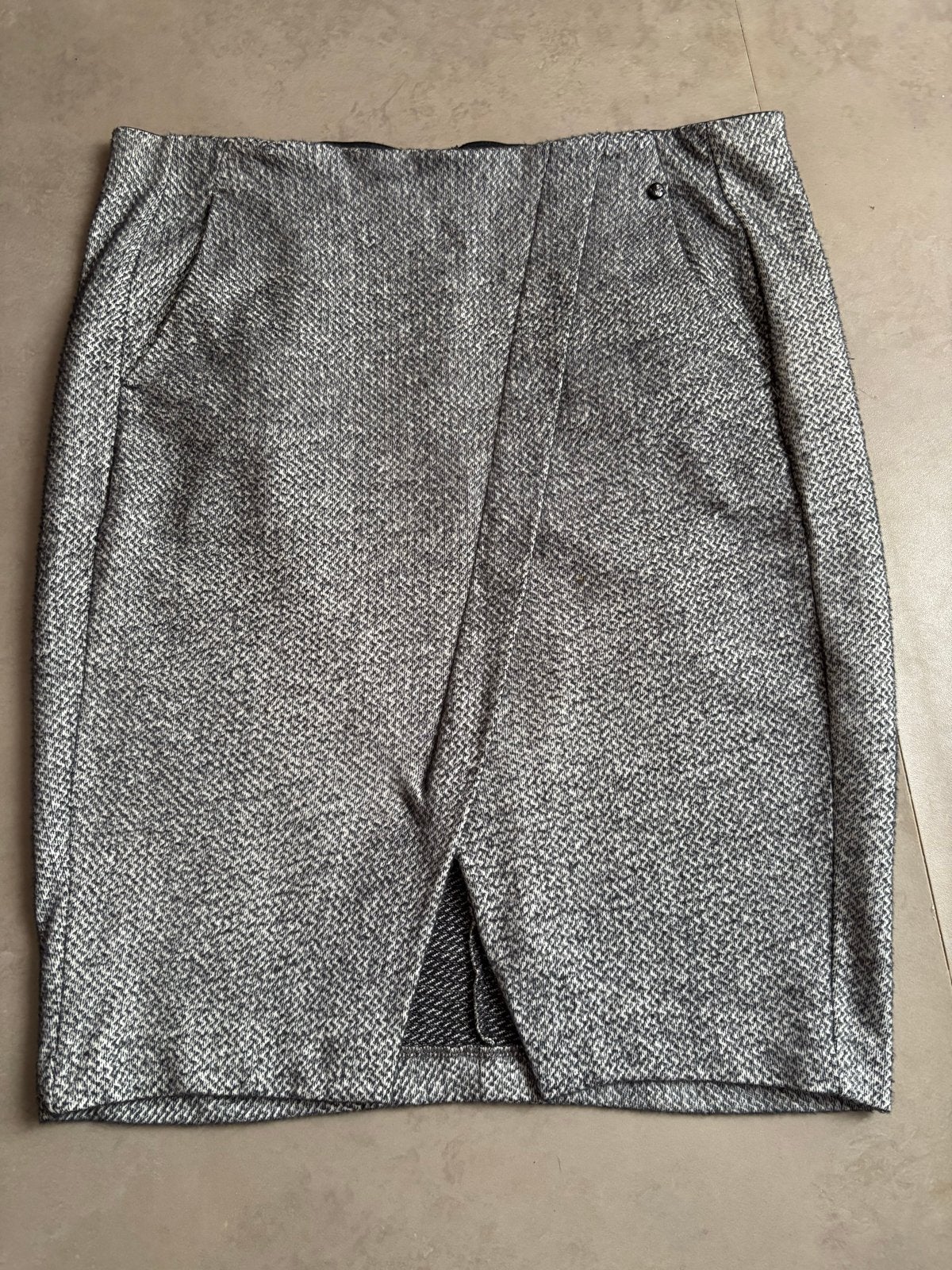 Sandwich rok maat M, grijs/zwart met zilverkleurige draad., Kleding | Dames, Maat 38/40 (M), Ophalen of Verzenden, Zo goed als nieuw