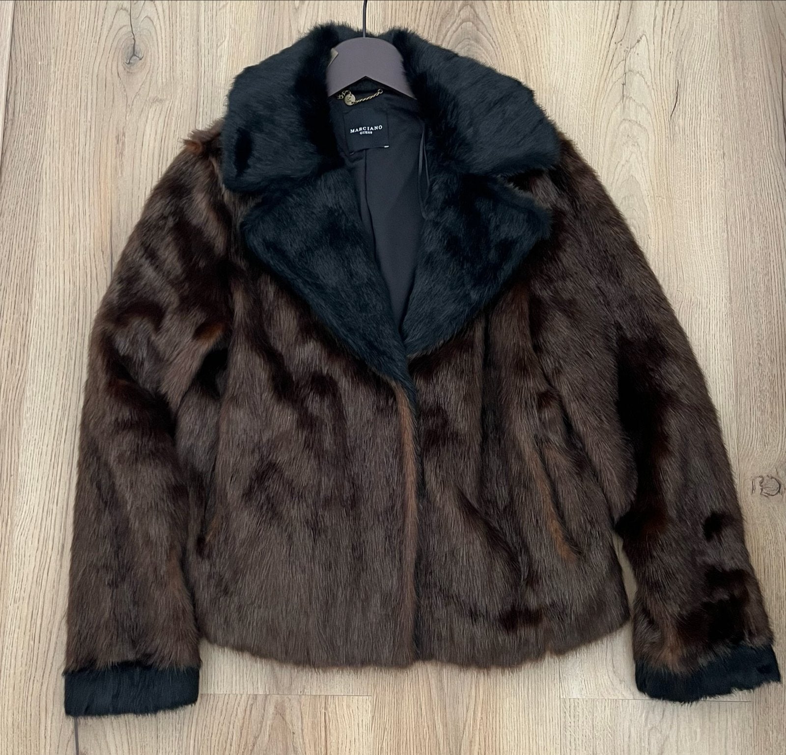 Marciano Guess Faux Fur Jas - Bruin/Zwart, Kleding | Dames, Jassen | Winter, Ophalen of Verzenden, Nieuw, Maat 42/44 (L), Bruin