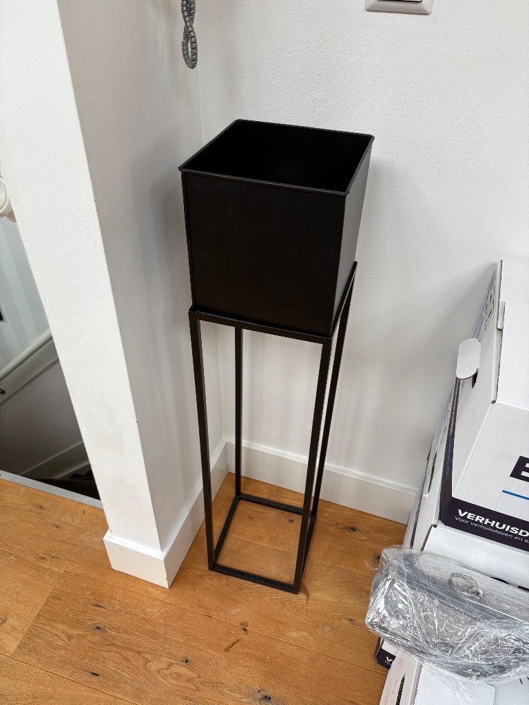 Plant stand, Ophalen, Vierkant, Zo goed als nieuw, Binnen