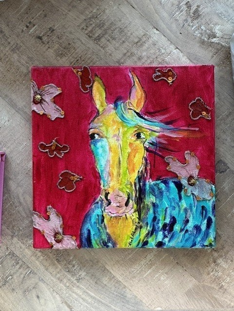 schilderij handgeschilderd paard met pailletten  20 x 20, Antiek en Kunst, Acrylverf, Doek, Realistisch, Dieren