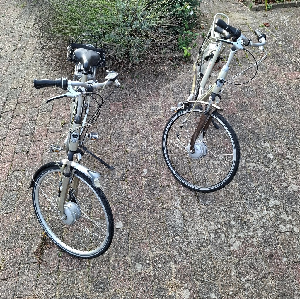Foto 3 van 2 Elektrische fietsen voor onderdelen/opknappen
