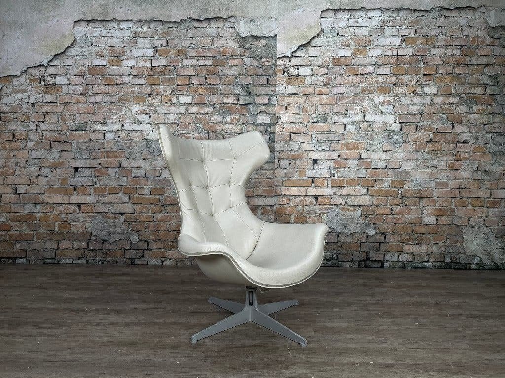 Poltrona Frau Regina Swivel Chair bij TheReSales, Ophalen, Design, 75 tot 100 cm, Zo goed als nieuw