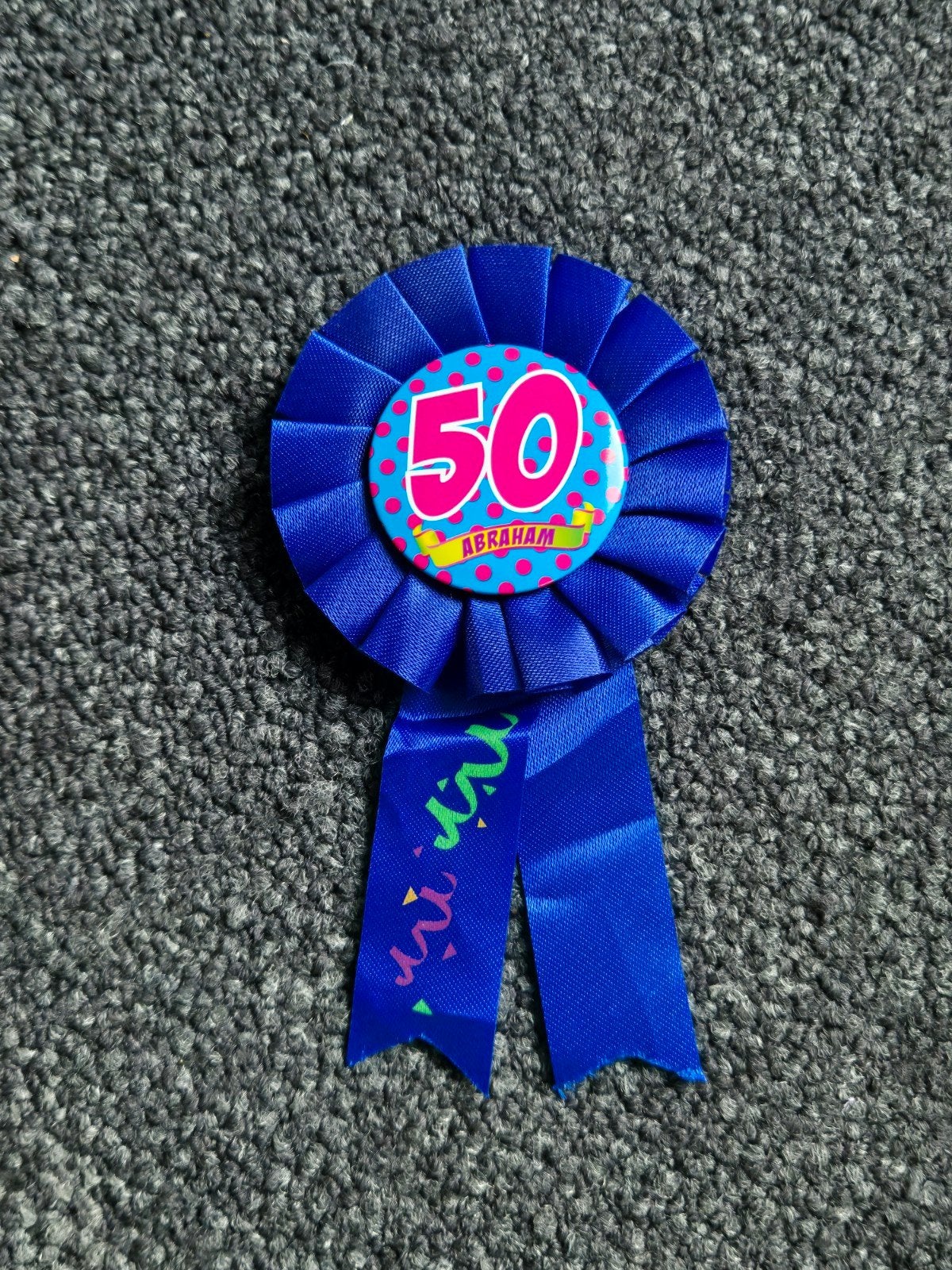 Abraham 50 jaar rozet - Feestartikel, Ophalen of Verzenden, Nieuw, Feestartikel, Abraham of Sarah