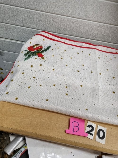 tafelkleed kerst kaarsen vierkant [b20], Diversen, Kerst, Ophalen of Verzenden, 'T Olde Gre-j, Info@toldegrej.nl, Endepoelstraat 20f Didam
