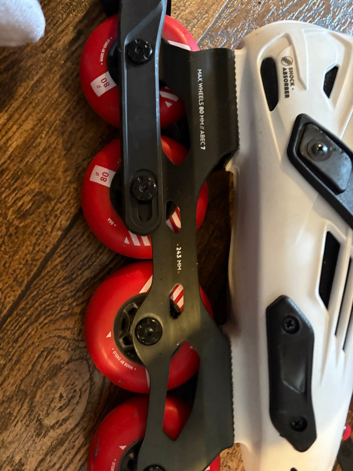 Skeelers - Inline Skates met Rode Wielen en Schokdemper, Zo goed als nieuw, Inline skates 4 wielen, Dames, Ophalen