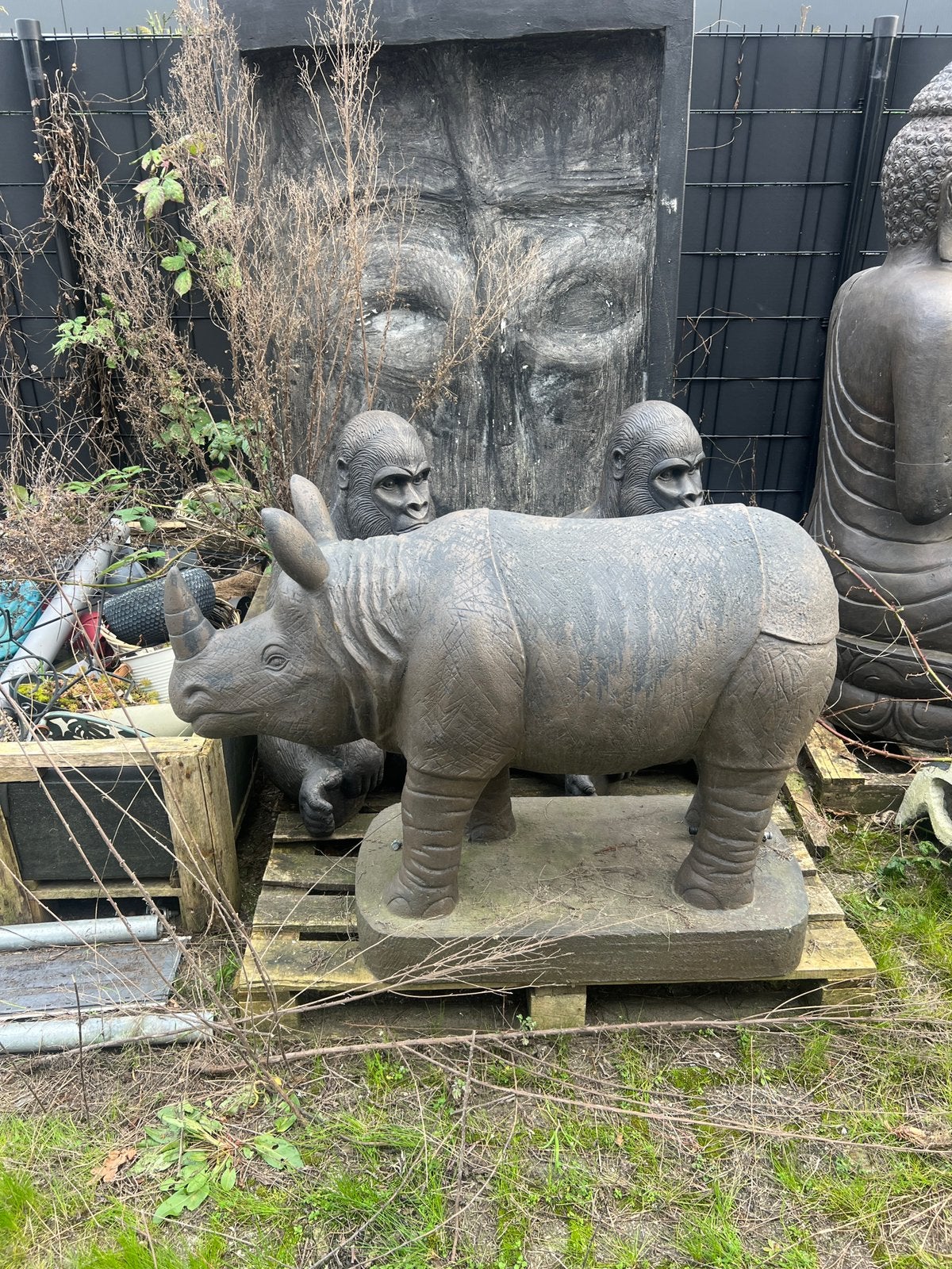 Neushoorn beeld, Ophalen, Zo goed als nieuw, Steen, Dierenbeeld