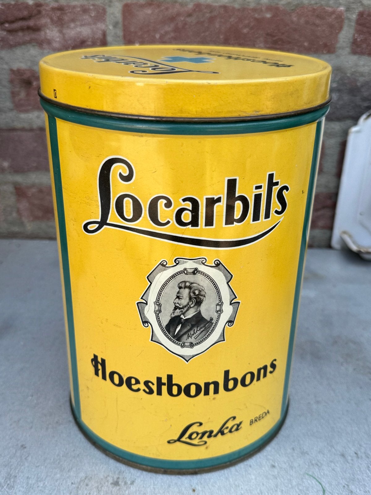 Vintage Lonka Locarbits Hoestbonbons Blik - Geel, Ophalen of Verzenden, Gebruikt, Overige