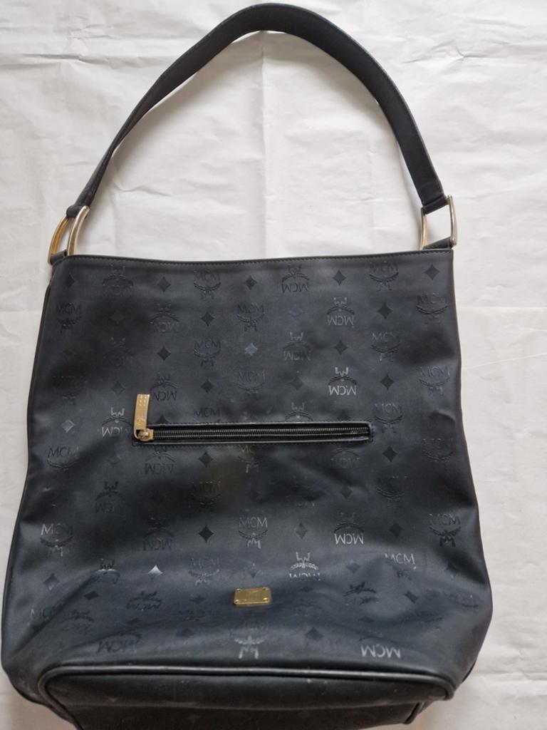 MCM. Zwarte Monogram Hobo Shoulder Bag. Nieuwstaat., Overige merken, Zwart, Ophalen of Verzenden, Zo goed als nieuw
