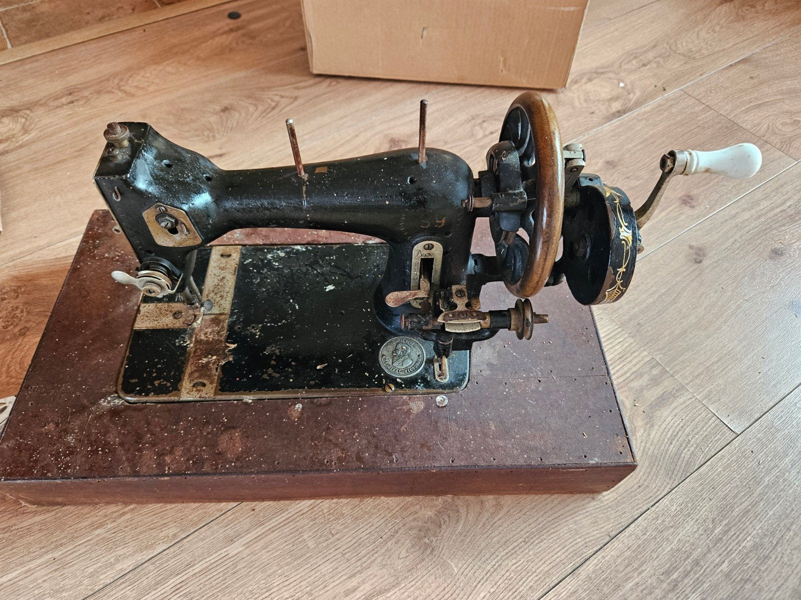 Antieke Naaimachine - Decoratief of voor Restauratie, Ophalen