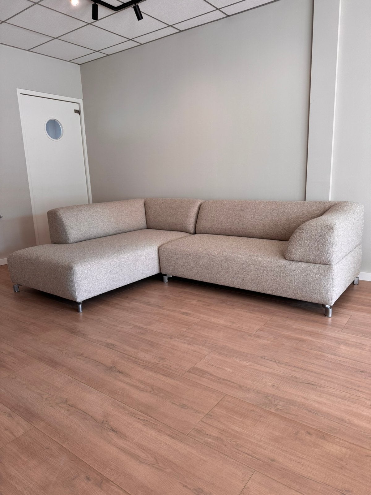 Leolux Faya Lobi - De Ploeg Monza, Ophalen of Verzenden, Nieuw, Stof, Modern design