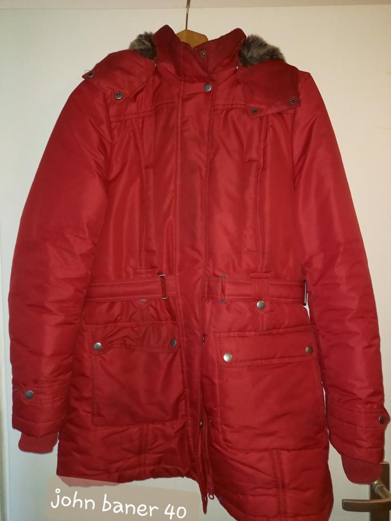 Rode John Baner winterjas met bontkraag, maat 40, Maat 38/40 (M), John Baner, Ophalen of Verzenden, Gedragen