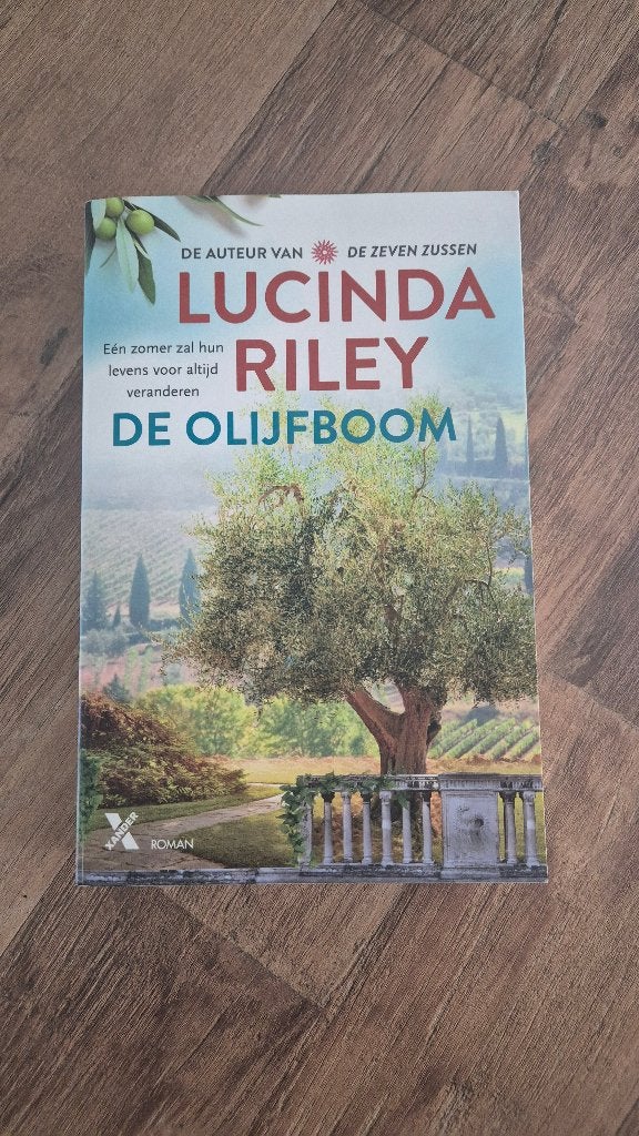 De Olijfboom, Ophalen of Verzenden, Zo goed als nieuw, Lucinda Riley