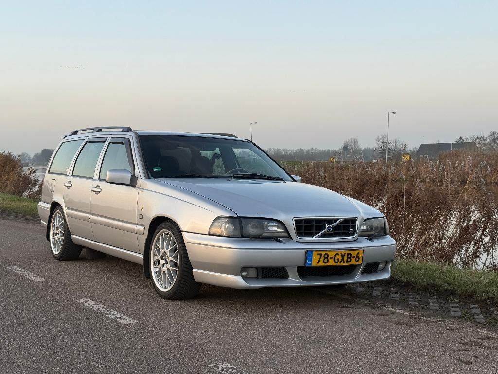 Volvo V70 2.3 R AWD AUT 1999 Grijs, Auto's, Zwart, Alcantara, Stationwagon, Vierwielaandrijving