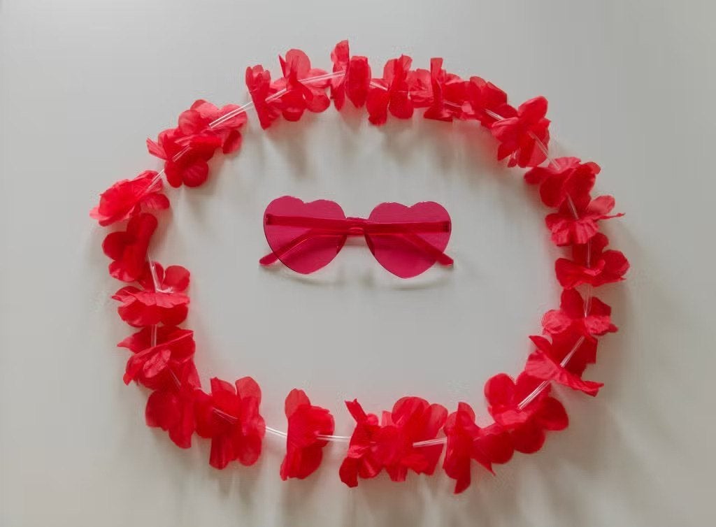 Hawaï slinger en hartjesbril rood, Hobby en Vrije tijd, Ophalen, Nieuw, Versiering, Overige