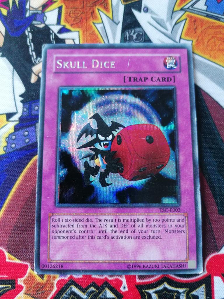 Skull Dice - Secret Rare TSC The Sacred Cards Gameboy Promo, Ophalen of Verzenden, Zo goed als nieuw, Foil