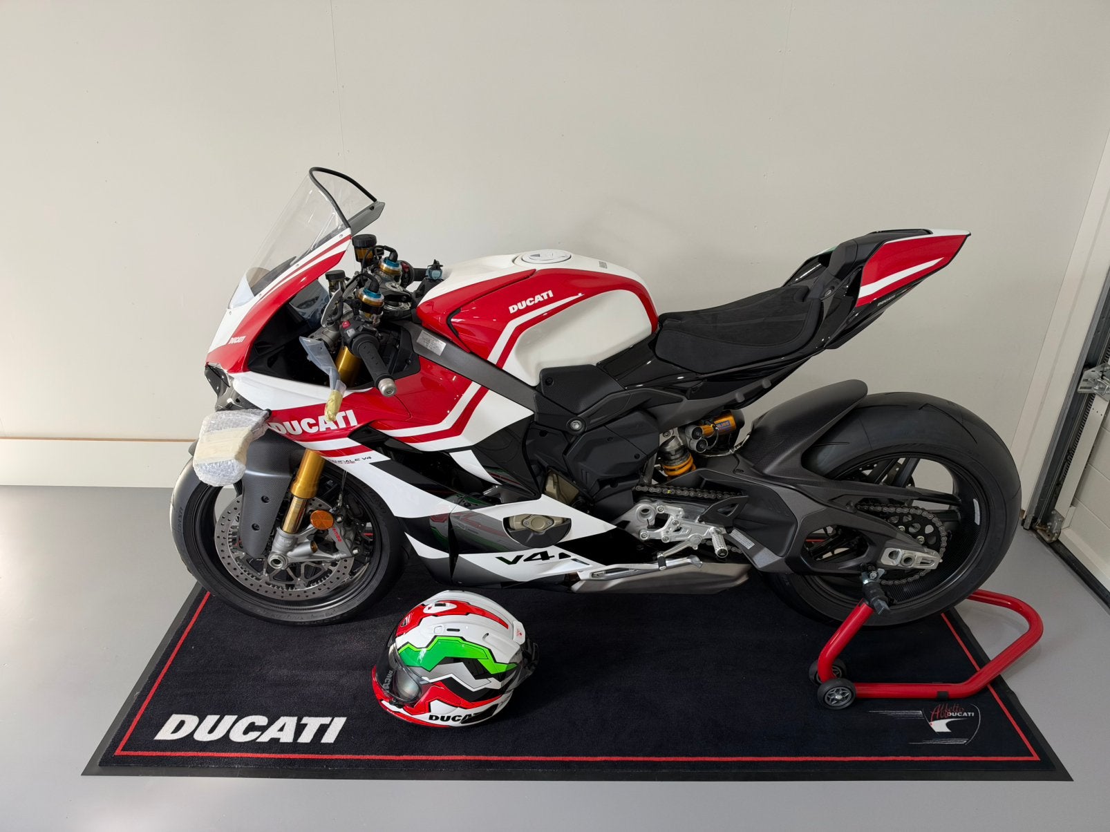 Ducati Panigale V4 Tricolore Limited Edition 1/1000 NIEUWBTW, Motoren, Bedrijf, Super Sport, Meer dan 35 kW, Handgeschakeld