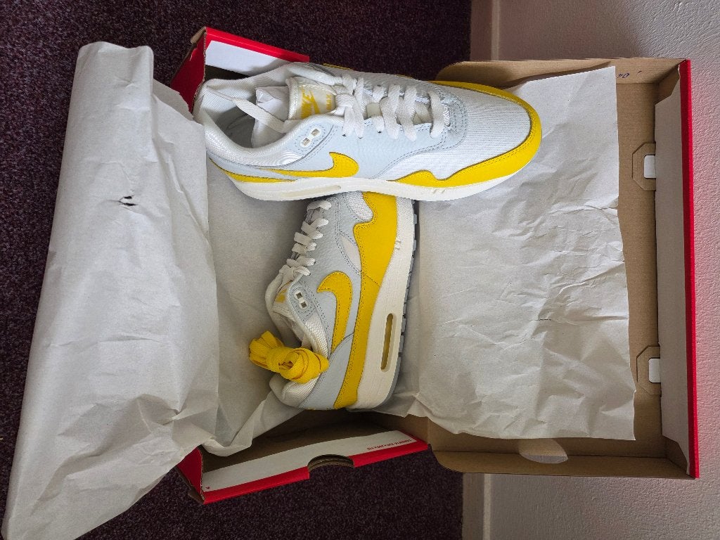Nike Air Max 1, Tour Yellow, Kleding | Heren, Ophalen of Verzenden, Nieuw, Overige kleuren, Nike