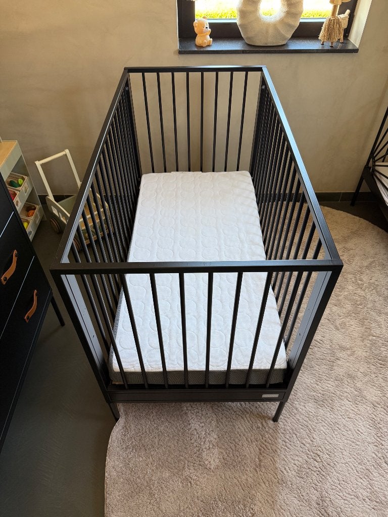 Coming Kids Ledikant en Commode | Zwart | Zo goed als nieuw!, Ophalen of Verzenden, Zo goed als nieuw, Ledikant