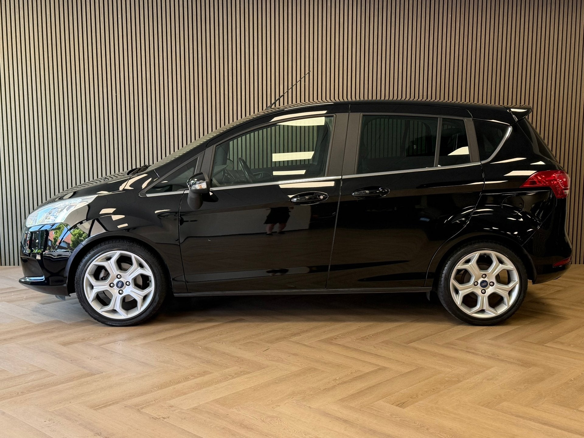 Ford B-Max 1.0 EcoBoost Titanium NAVI PANODAK CAMERA TREKHAA, Gebruikt, Met garantie (alle), Zwart, Origineel Nederlands