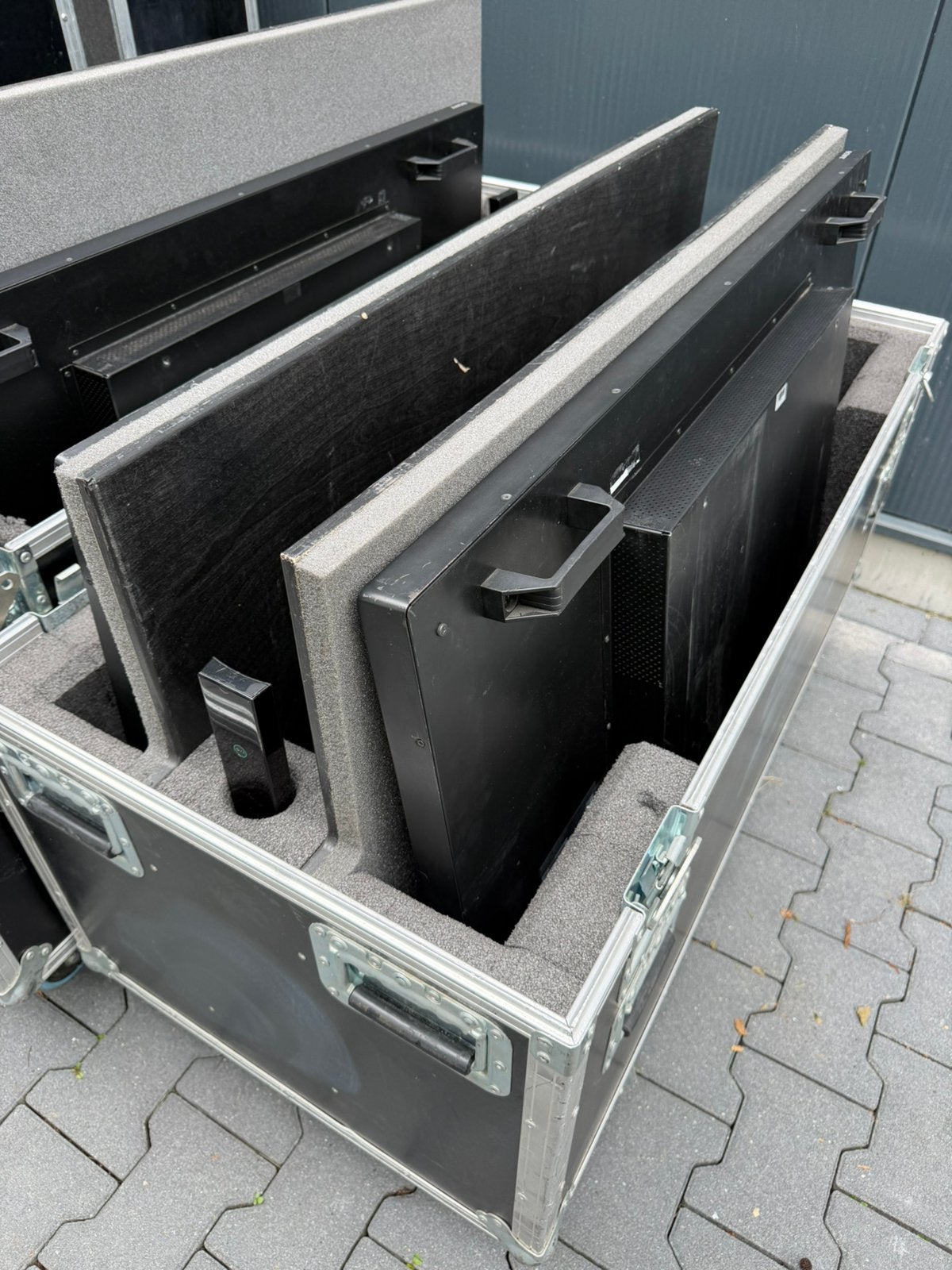 4x 46” Sony Professional full HD LCD screen in flightcase, Ophalen, Zo goed als nieuw, Overige instrumenten, Flightcase