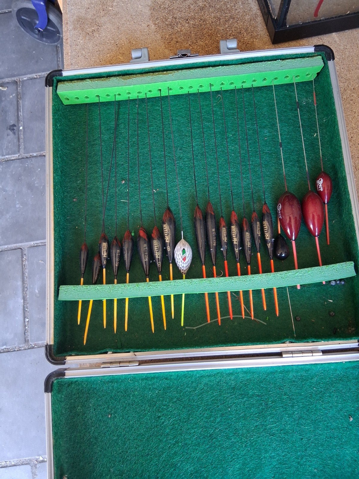Dobberset in koffer - 20 stuks, diverse designs, Ophalen of Verzenden, Gebruikt, Dobber of Lood