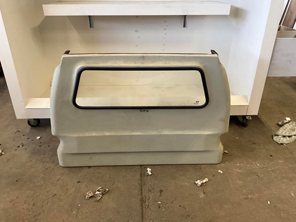 Nissan Patrol Y61 tussenschot grijs kenteken, Auto-onderdelen, Carrosserie en Plaatwerk, Gebruikt, Achterklep, Voor, Ophalen of Verzenden