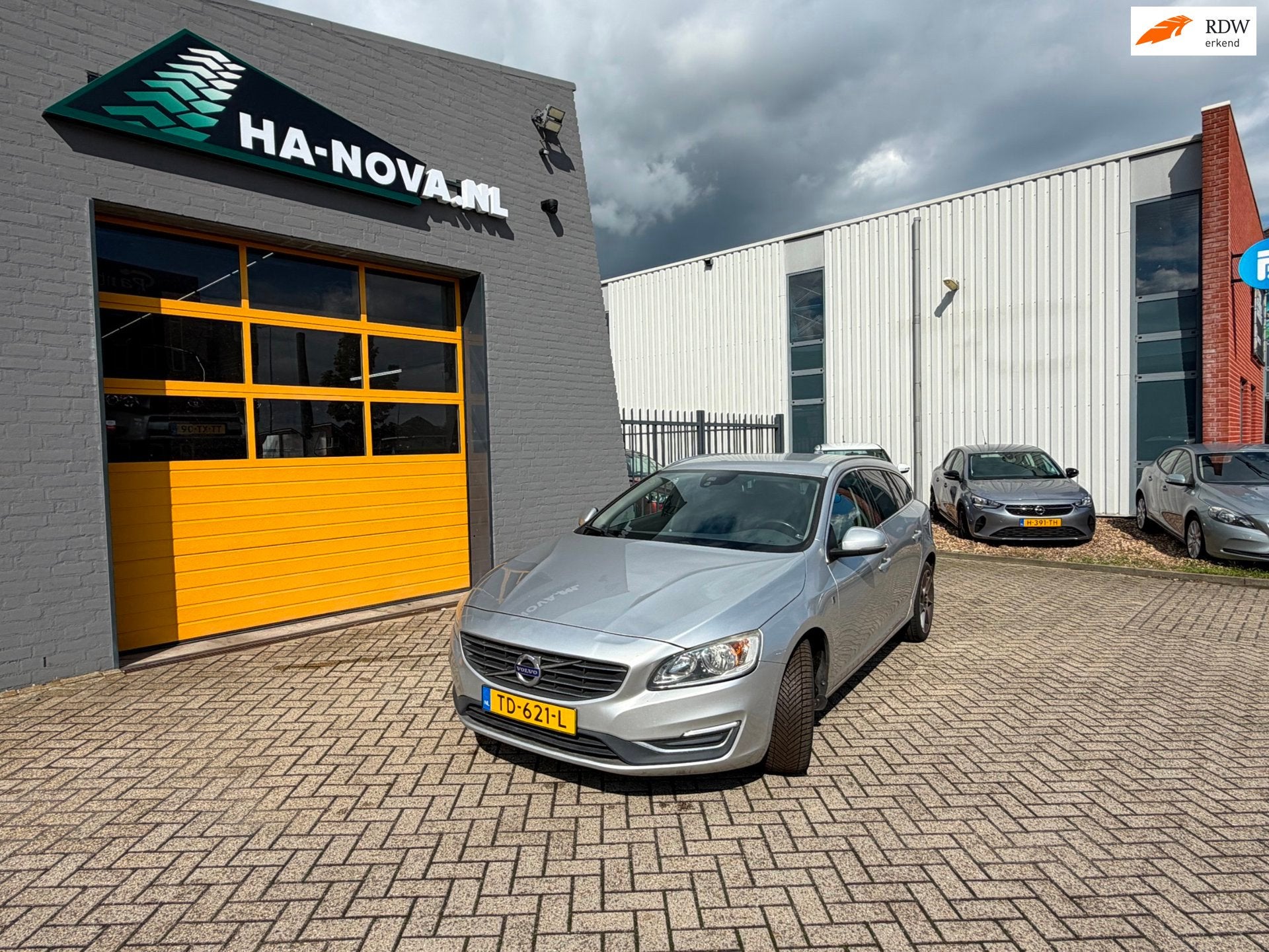 Volvo V60 2.0 D3, Voorwielaandrijving, Euro 5, Gebruikt, 1984 cc