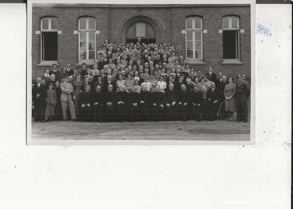 Westland Onbekend Poseren met paters o a Piet v Adrichem, Verzamelen, Ansichtkaarten | Nederland, Ophalen of Verzenden, 1920 tot 1940