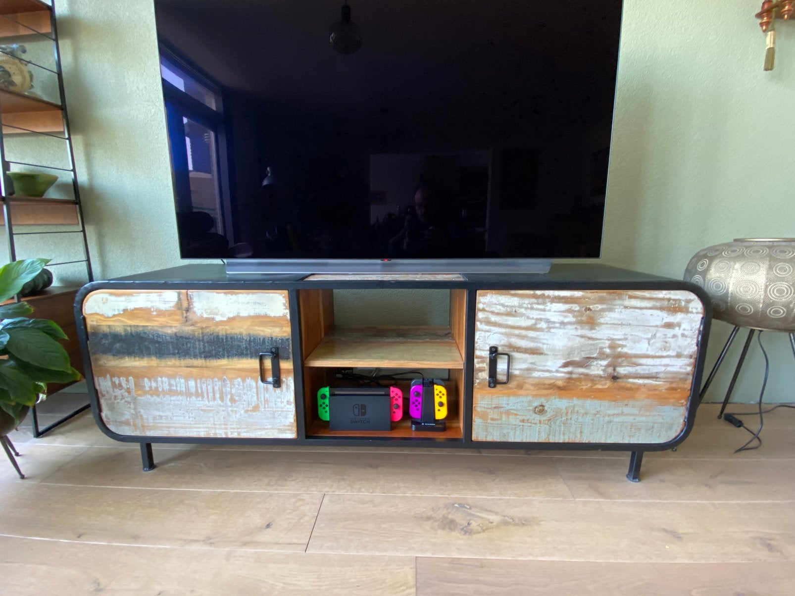 TV meubel industrieel - Daan Hout - recycled wood, 150 tot 200 cm, Zo goed als nieuw, Minder dan 100 cm, Industrieel